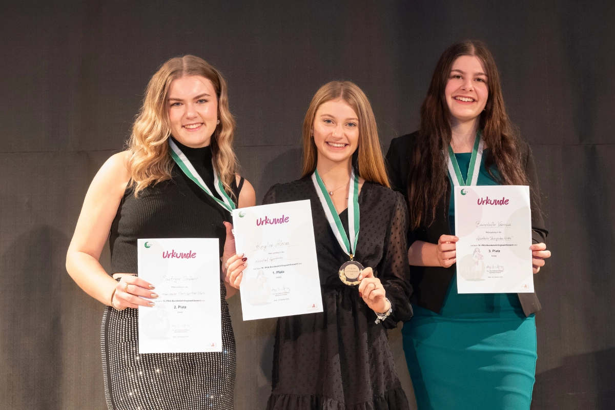 PKA_Bundeslehrlingswettbewerb_v.l.n.r.2.Platz, 1.Platz, 3.P