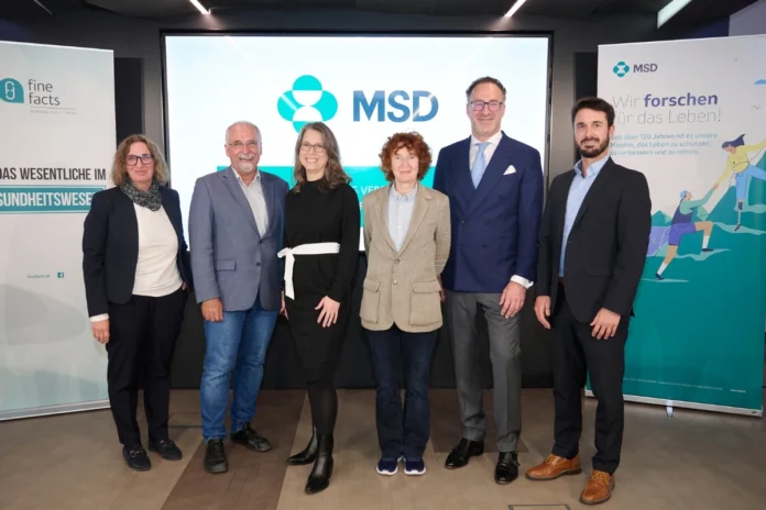 Präsentation der Umfrageergebnisse: Einstellung zu klinischen Studien in Österreich (v.l.n.r.): Mag. Katharina Kostecki, DI Thomas Derntl, Dipl. rer. nat. Nicole Schlautmann, Em. Univ.-Prof.in Dr.in Freyja-Maria Smolle-Jüttner, Prof. DDr. Shahrokh F. Shariat, Matthias Gronau, MA