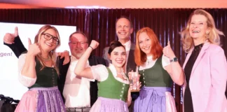Stadtapotheke Liezen gewinnt den #PKADreamTeamAward – Teamfoto bei der Preisverleihung in Graz