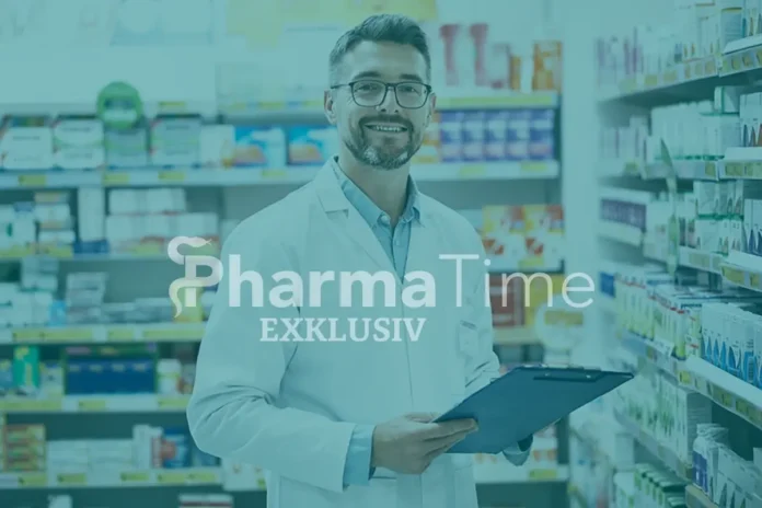 Apotheker in der Freiwahl kontrolliert Sortiment im Rahmen von Category Management