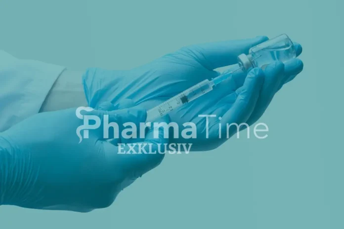 Impfung mit Spritze und Impfstoff unter sterilen Bedingungen bei Immunsuppression