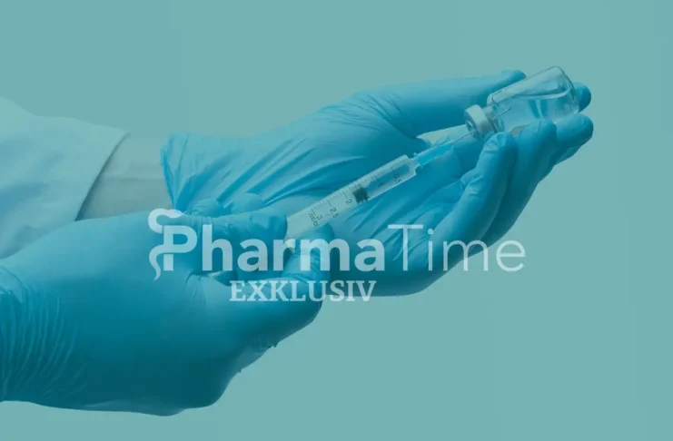 Impfung mit Spritze und Impfstoff unter sterilen Bedingungen bei Immunsuppression