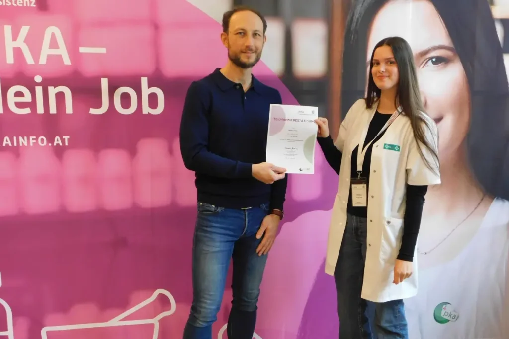 Nagihan Yanbul erhält Urkunde beim PKA Wettbewerb Wien 2026