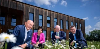 Vertreter von BOKU University, Bionorica, Land Niederösterreich und Stadt Tulln vor dem geplanten Standort des Instituts für Phytopharmazie