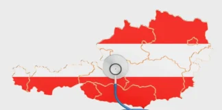 Stethoskop auf einer Karte Österreichs als Symbol für die Gesundheitsreform und die künftige Gesundheitsversorgung.