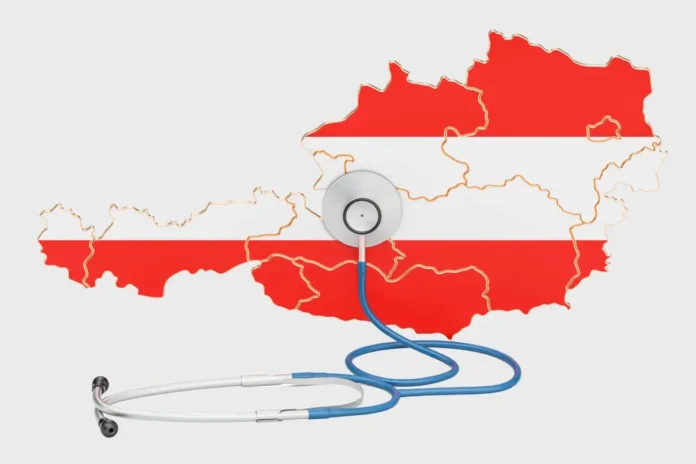 Stethoskop auf einer Karte Österreichs als Symbol für die Gesundheitsreform und die künftige Gesundheitsversorgung.