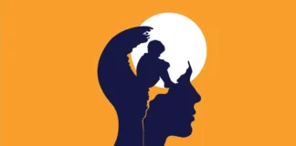 Kindheitstrauma: Silhouette eines Kopfes mit einem Kind im Inneren als Symbol für die langfristigen Folgen früher Traumata.
