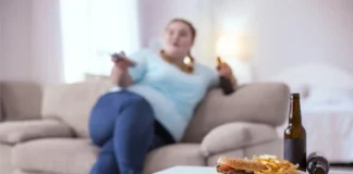 Ungesunder Lebensstil mit Fast Food und Alkohol als Risikofaktor für Typ-2-Diabetes.