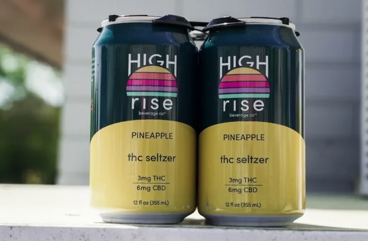 Zwei Dosen eines THC-hältigen Getränks der Marke High Rise mit Ananas-Geschmack.