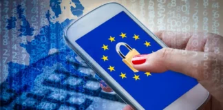 EU-Symbolik auf einem Smartphone mit Vorhängeschloss als Symbol für den EU KIDS Act und den Schutz Minderjähriger in sozialen Medien