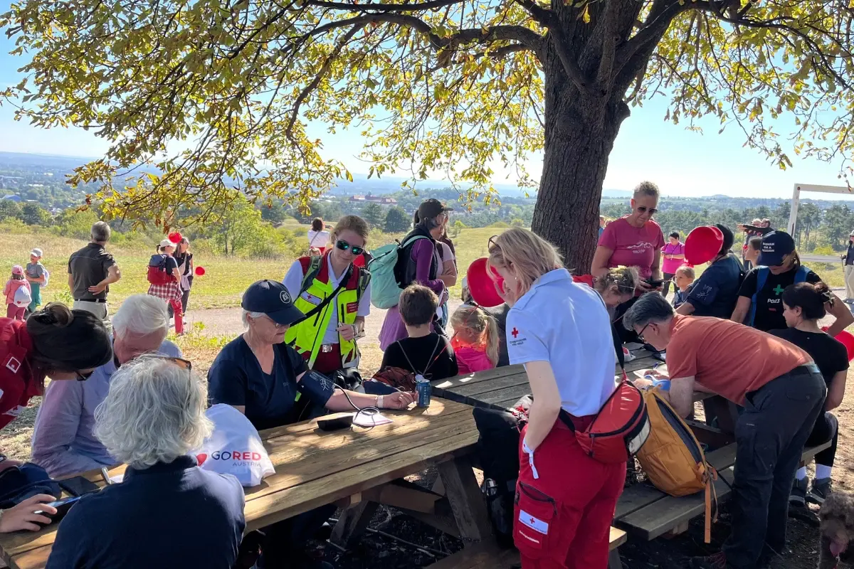 Beim #GoRed Hike stand die Frauenherzgesundheit im Mittelpunkt.